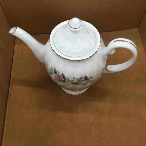 Creative Brand 8 1/2" "Regency Rose" Coffee Pot / Tea Pot - Picture 1 of 12